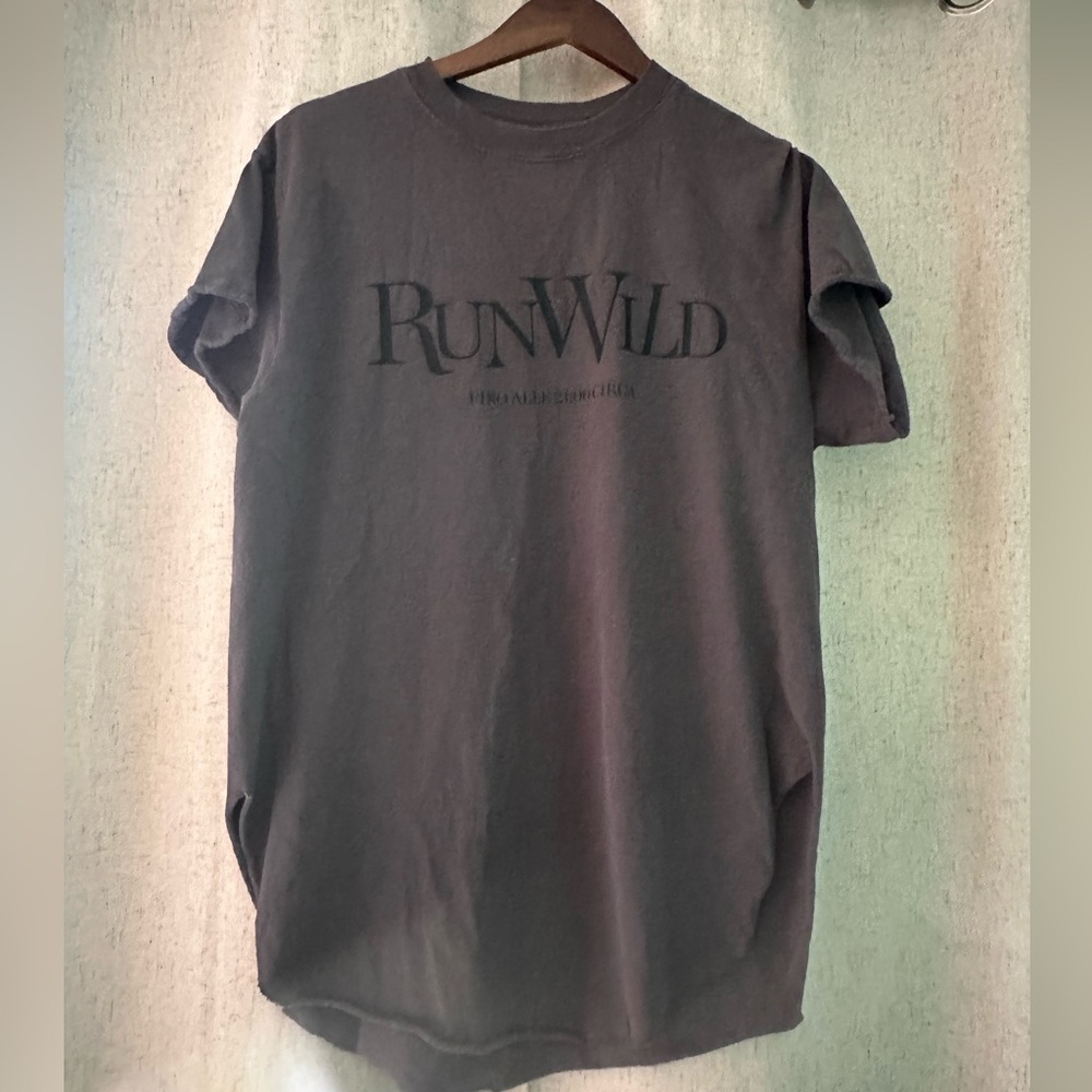 Pebby Forevee side slit tee